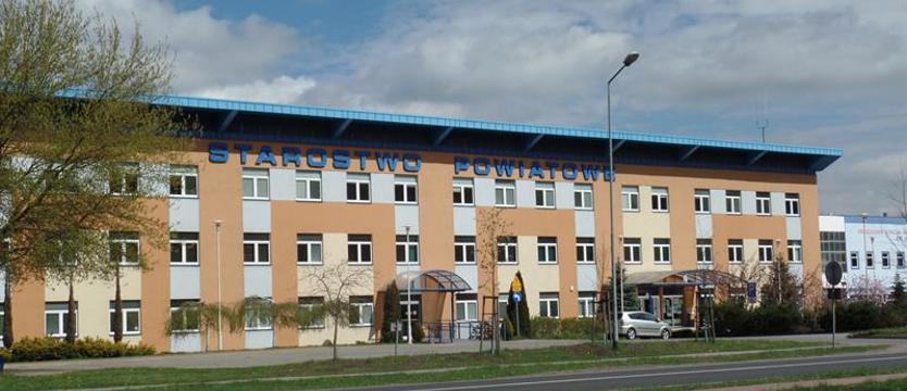 W polickim starostwie niektóre wydziały tylko zdalnie. Do piątku