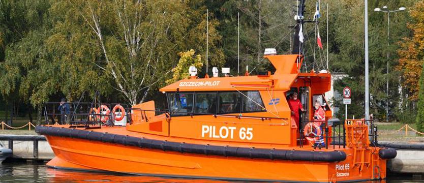 Piloci morscy odebrali superłódź