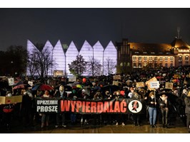 „Dziewuchy na plac! To jest wojna!”. Kolejny dzień protestów w Szczecinie