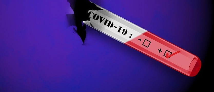 W kraju w czwartek mniej zakażeń, ale wciąż dużo zgonów