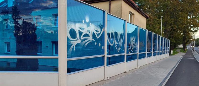 Dopiero co oddane, a już zniszczone. Dewastacje na węźle Łękno