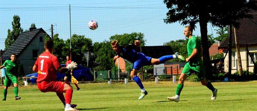 Piłka nożna. Vineta testuje i strzela