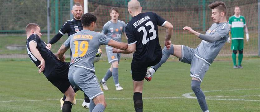 Piłka nożna. Bezbramkowe derby grodu Gryfa