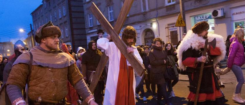 Procesje Drogi Krzyżowej – utrudnienia w ruchu