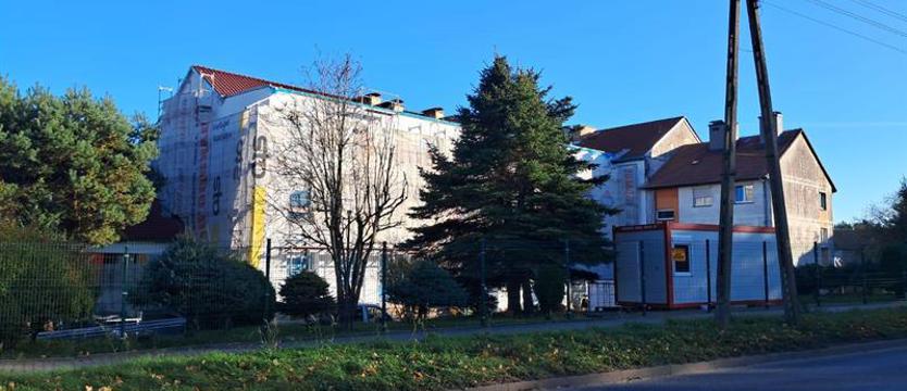 Zimno w szkole, wykonawca się nie wyrobił. Dzieci uczyły się w kurtkach