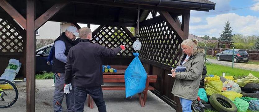 Porządki w Niekłończycy. Zmierzą, zważą i nagrodzą za... zebrane śmieci