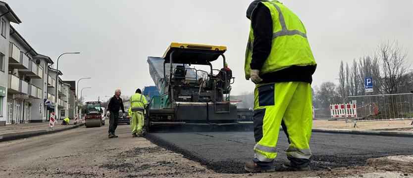 Będą utrudnienia na osiedlu Warszów. Drogowcy zaczynają remont