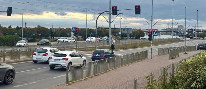 Za krótkie zielone przy teatrze. Piesi mają kilka sekund na przejście