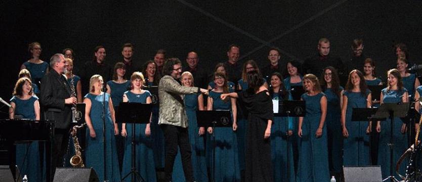 Turnau z Chórem Akademii Morskiej. Zakochacie się w tym wykonaniu!