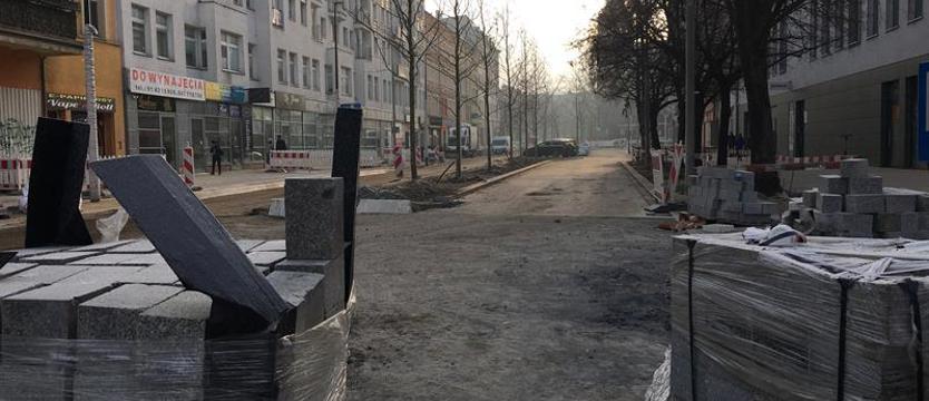 Prace w al. Wojska Polskiego. Przebudowa za półmetkiem