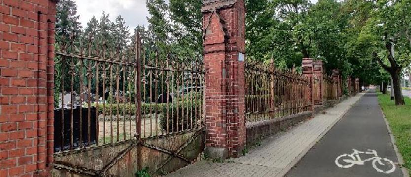 Remont cmentarnej bramy. Odnawianie szczecińskich zabytków