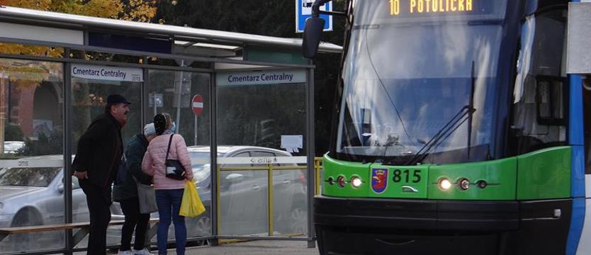 Komunikacja w Szczecinie przed i na Wszystkich Świętych. Linie dodatkowe, więcej kursów i objazdy