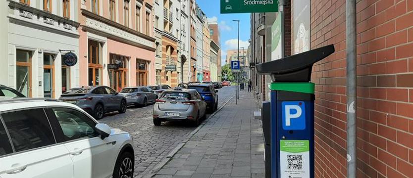 Skanuj kod i parkuj. Nowy sposób płacenia za postój