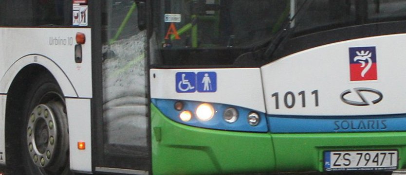 Autobus potrącił pieszego w zatoczce