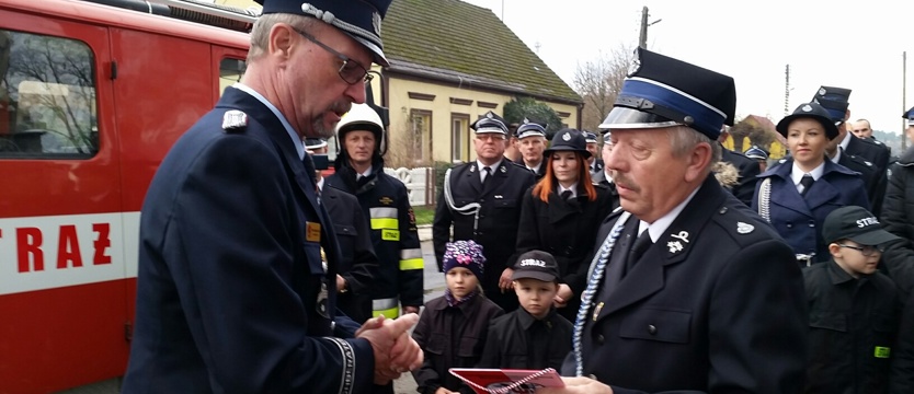 Strażacy kupili samochód i zbierają na remizę