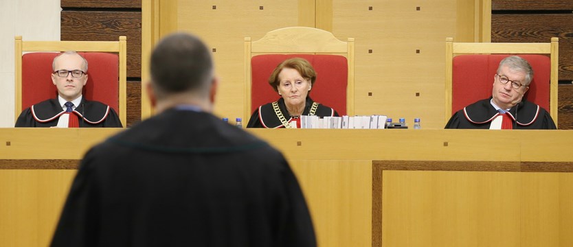 Trybunał Konstytucyjny bezlitosny dla polityków