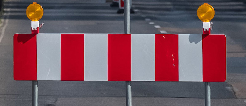 Zamknięta ul.  Jana z Kolna w Szczecinie. Naprawiają światłowód