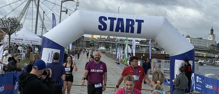 Lekkoatletyka. Anonim na podium w 4. Biegowym Bulwarovym...