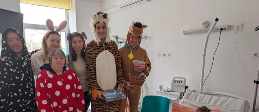 Uśmiech dla najmłodszych pacjentów. Przedświąteczna akcja WTZ z Dzwonowa