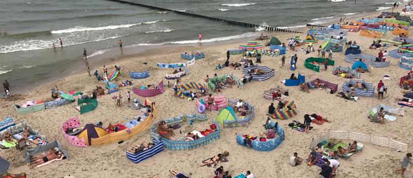 Sezon wczasowy wystartował. Podkupują pracowników