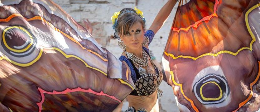 W parkowej scenerii z Carpe diem klasycznie i żywiołowo