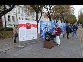 Wystawa plakatów na deptaku. Kotusie z Białorusi.…
