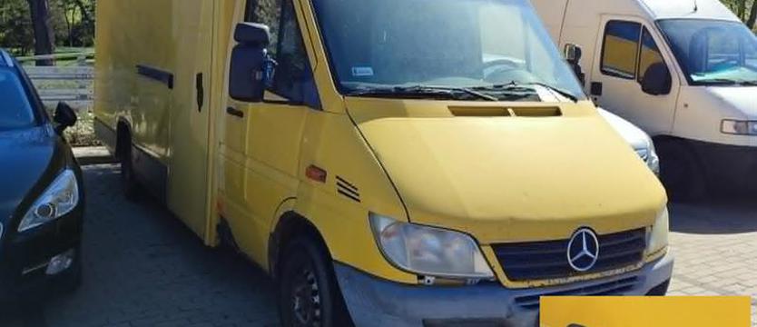 Bus zabiera miejsce na parkingu przy ul. Barnima w Stargardzie