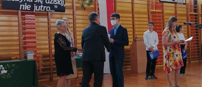 Uczniowie szczecińskich szkół odebrali świadectwa