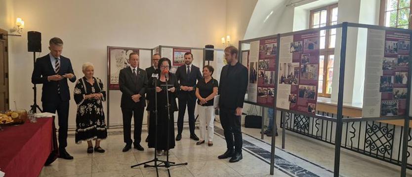 Nowa wystawa w Zamku Książąt Pomorskich. 35 lat odrodzonego Senatu