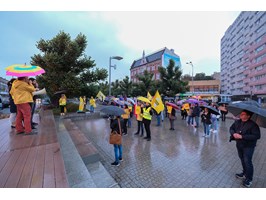 Manifestanci na pl. Adamowicza: "Polska jest zbudowana na uchodźcach"