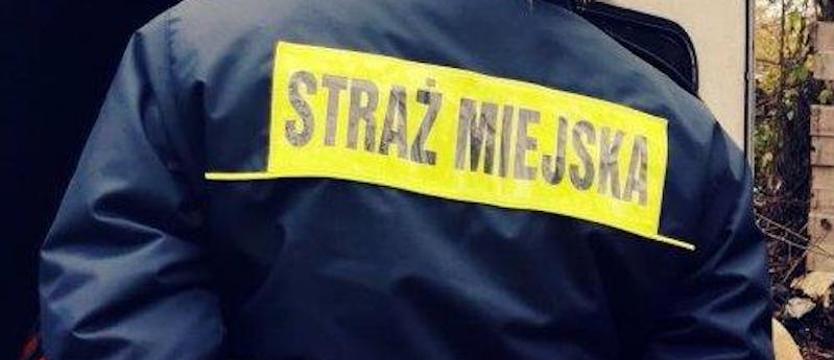 W pustostanie na Pomorzanach strażnicy miejscy uratowali mężczyznę w hipotermii