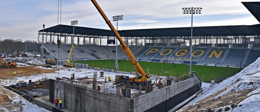 Piłka nożna. Miejski stadion przy Twardowskiego na razie bez operatora