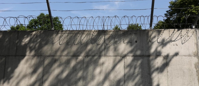16-latek, który próbował podpalić synagogę, trafił do schroniska dla nieletnich