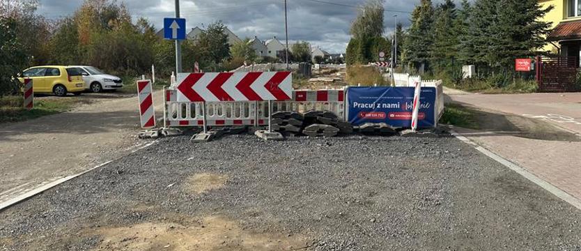 Przebudowa Zbójnickiej stoi. Mieszkańcy czekają na wznowienie prac
