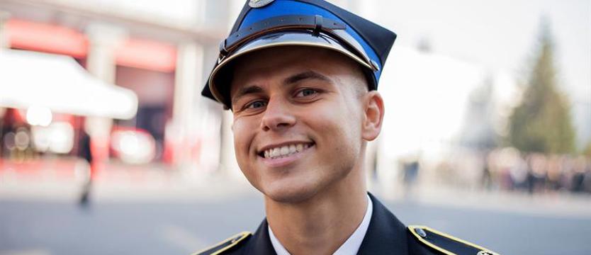 Piotruś! Wstań i wyłącz!