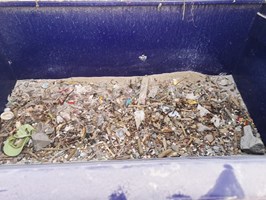 Hiszpańska maszyna sprząta plaże w Rewalu