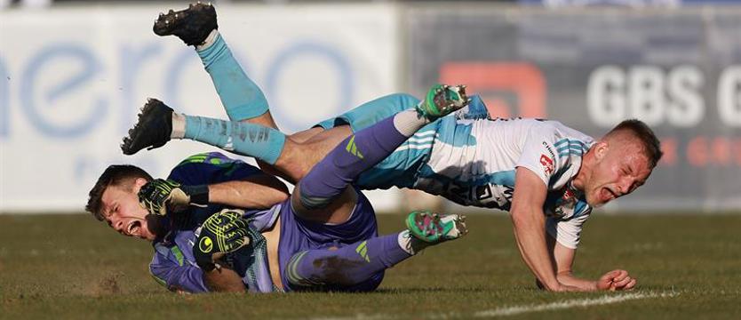 Piłka nożna. Świt nie sprostał liderowi