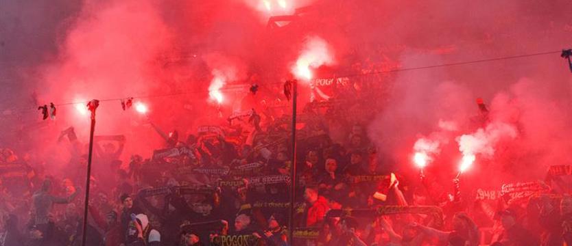 Piłka nożna. Szantaż prezesa, łamane kości i śmierć szalikowca...