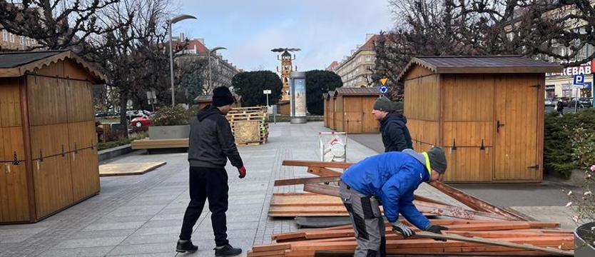 Rusza budowa świątecznego miasteczka