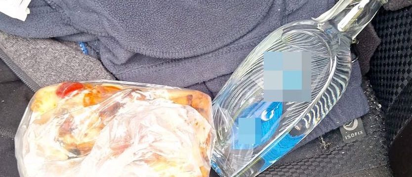 Wiózł butelkę wódki i drugie śniadanie na fotelu samochodu