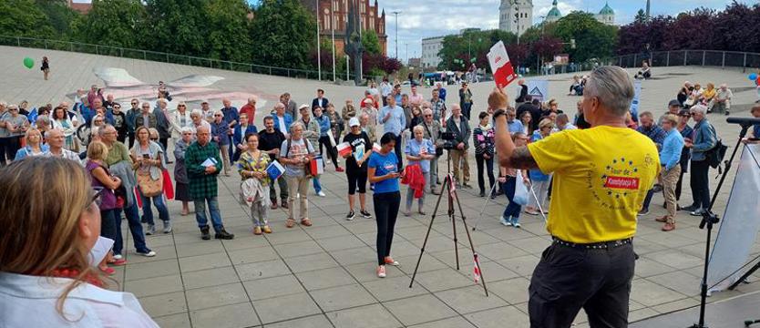 Druga edycja trasy Tour de Konstytucja. O praworządności na pl. Solidarności 
