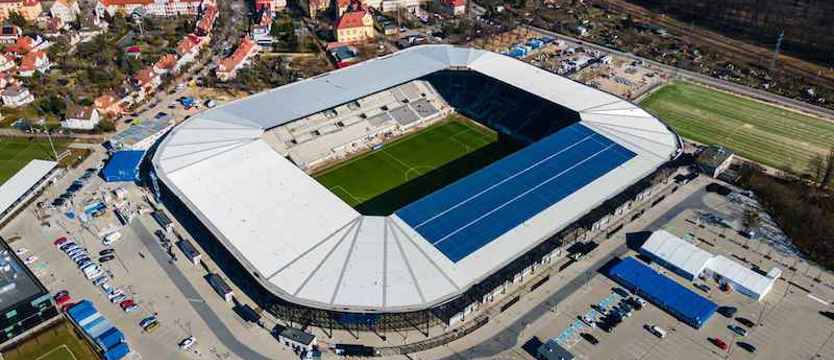 Piłka nożna. Jest już dach nad stadionem im. Floriana Krygiera