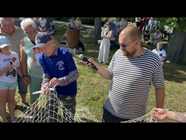 90-letni rybak z Dziwnowa zaintrygował turystów