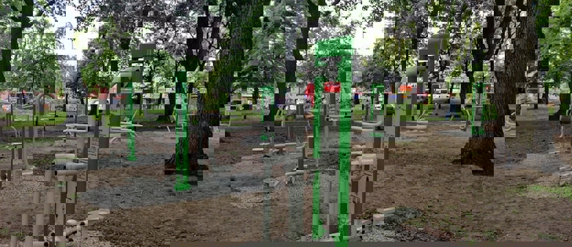 W parku przy skrzyżowaniu ulic Chopina i Krasińskiego w Szczecinie powstała siłownia pod chmurką