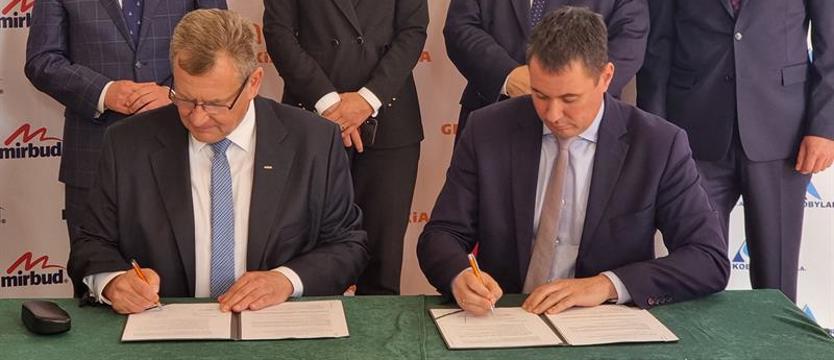 Podpisano umowę z wykonawcą. Nową drogą Koszalin – Sławno pojedziemy za trzy lata