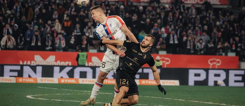 Piłka nożna. Pogoń przyjechała po remis i... wygrała