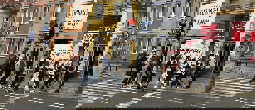 Uszkodzone światła wprowadzały w błąd pieszych. Niebezpiecznie na przejściu