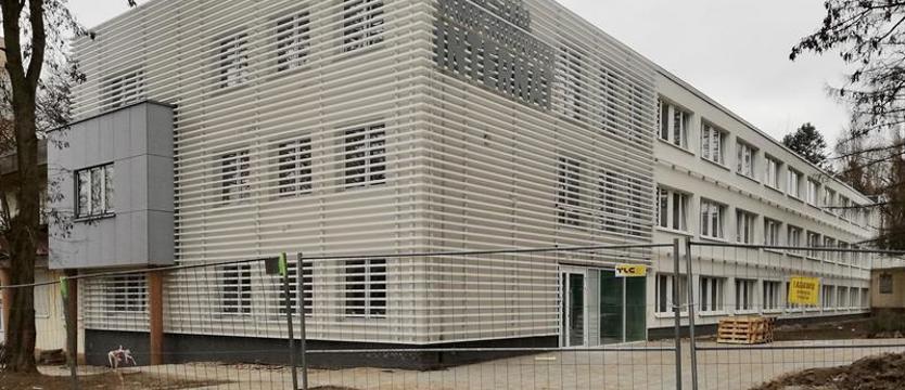 Internat szczecińskiej samochodówki z nową elewacją