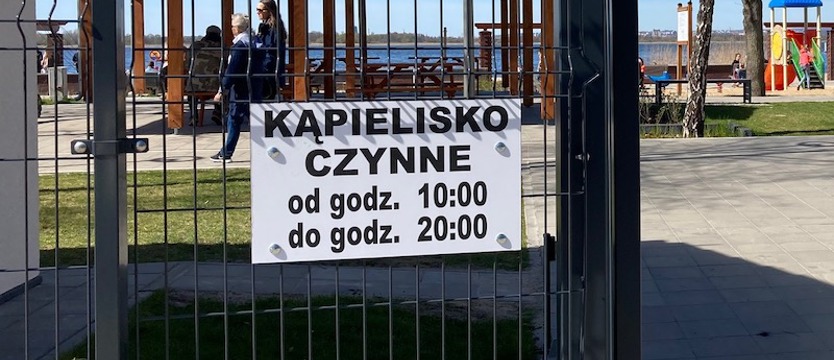 Zakaz wchodzenia do wody na kąpielisku Dąbie