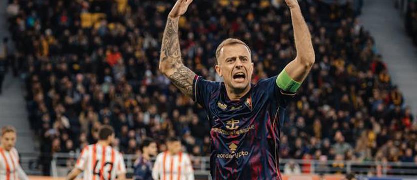 Piłka nożna. Perypetie z trenerami i kontuzjowany kapitan. Pogoń z Cracovią o utrzymanie...